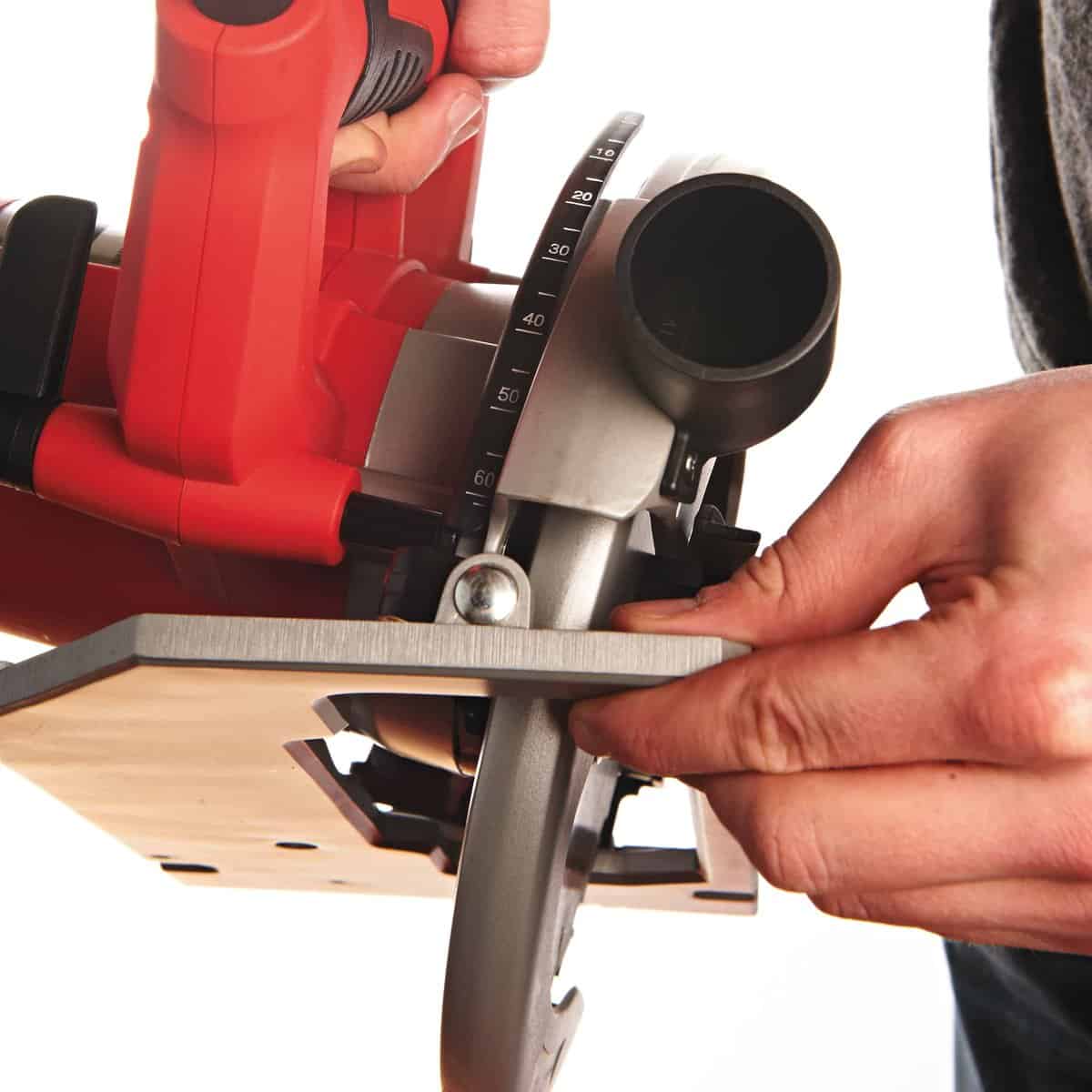 Milwaukee Circular Saw 184mm 1600w CS60