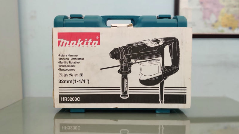 Makita Combination Hammer 850W 32mm HR3200C