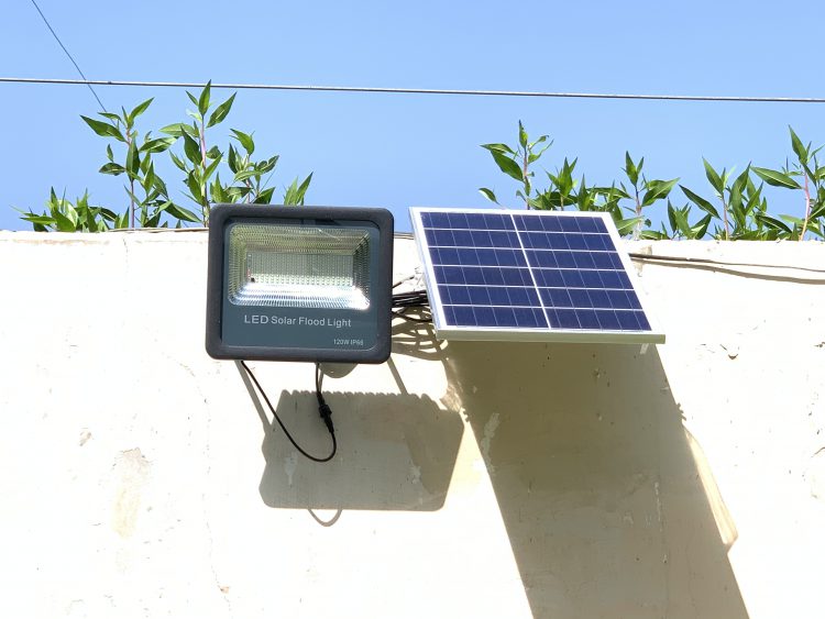 LED Solar floodlight with external Panel 120W