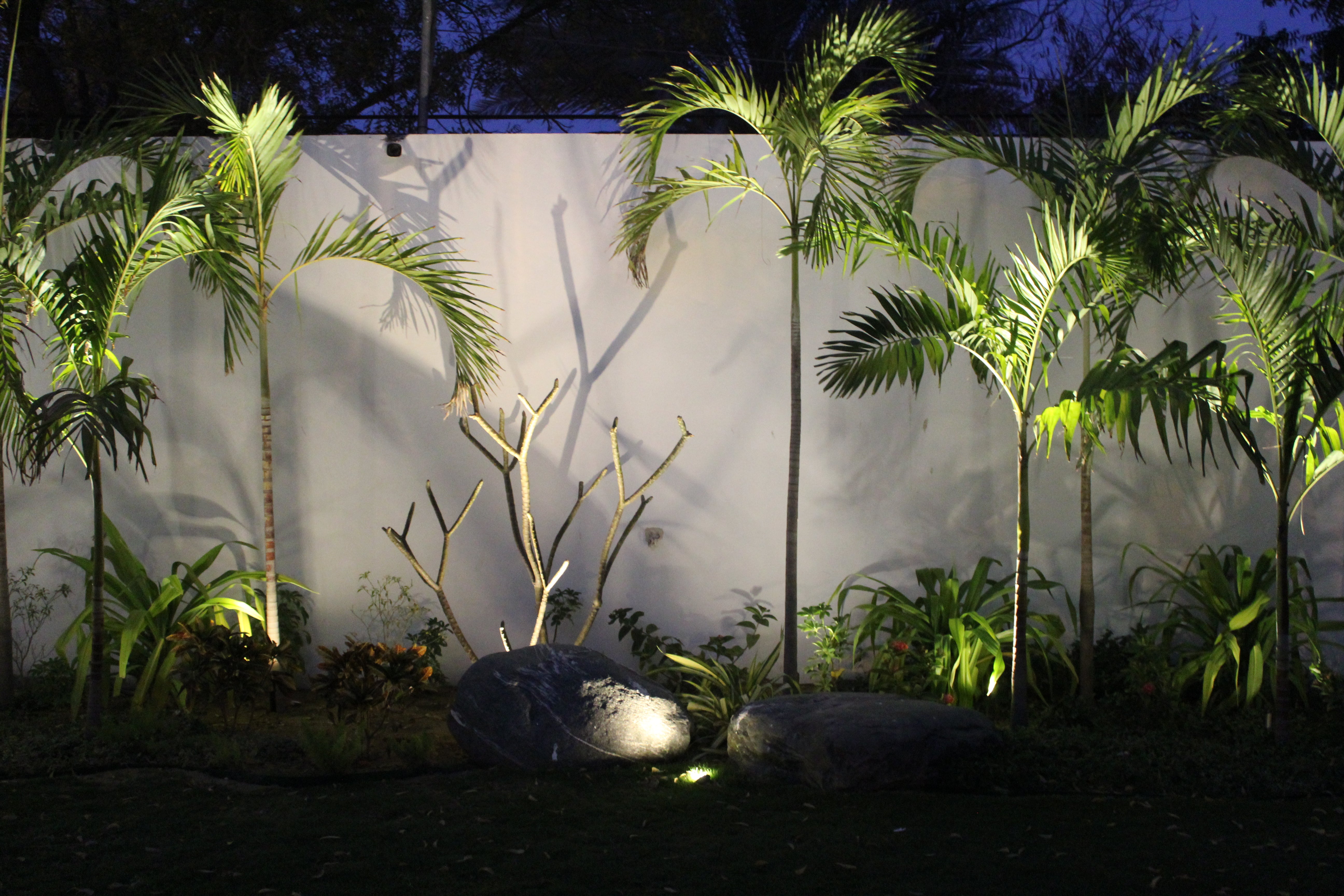8w Waterbody lights IP67 12v plug & play system with weighted base 2700K